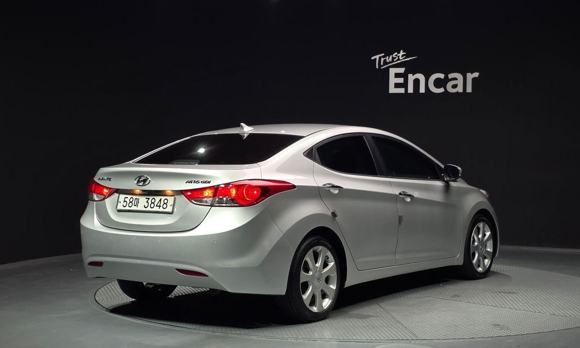 Hyundai AVANTE 2011