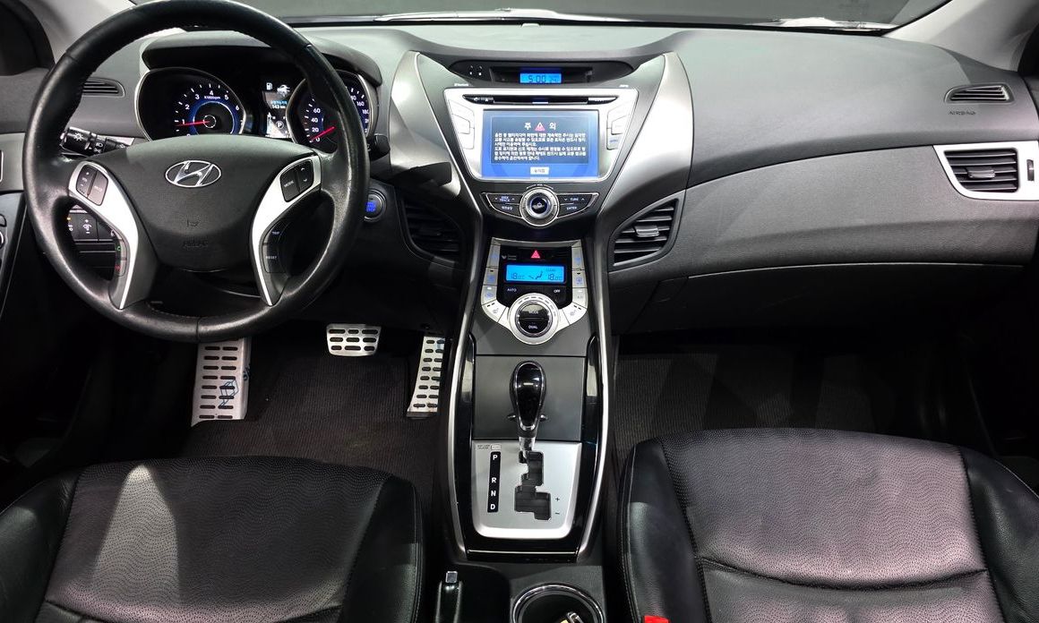 Hyundai AVANTE 2011