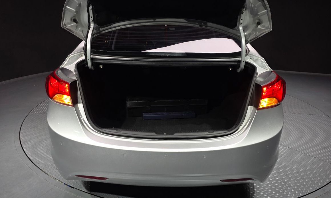 Hyundai AVANTE 2011