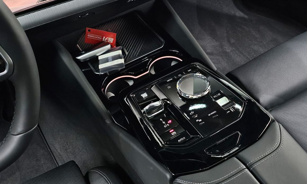 BMW 5-Series 2025