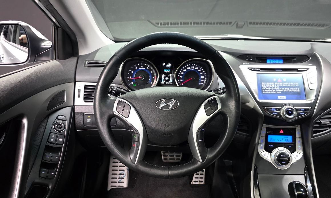 Hyundai AVANTE 2011