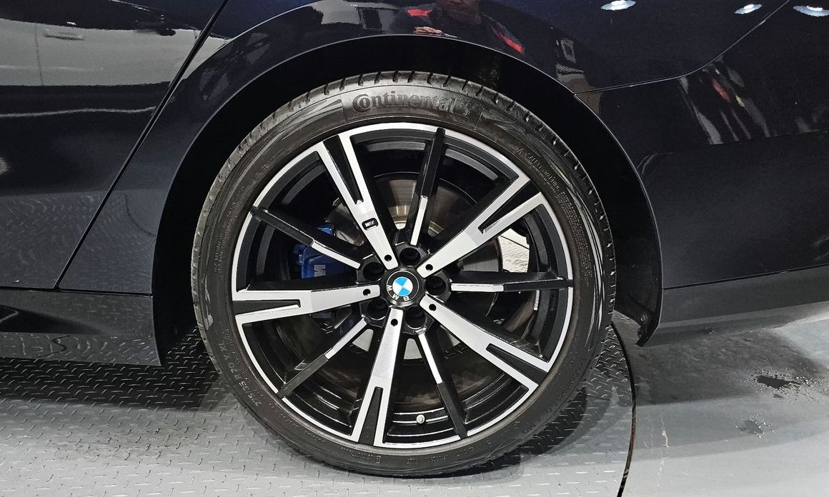 BMW 5-Series 2025