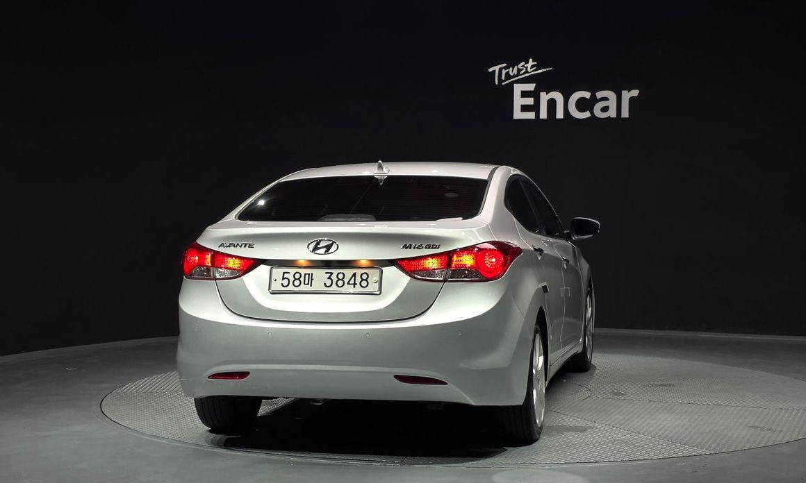 Hyundai AVANTE 2011