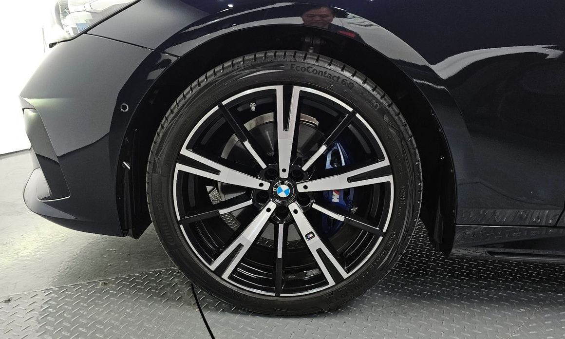 BMW 5-Series 2025