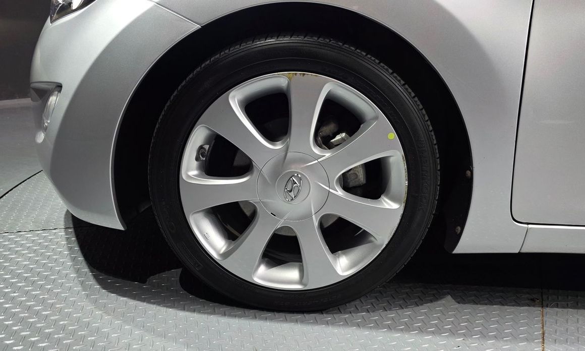 Hyundai AVANTE 2011