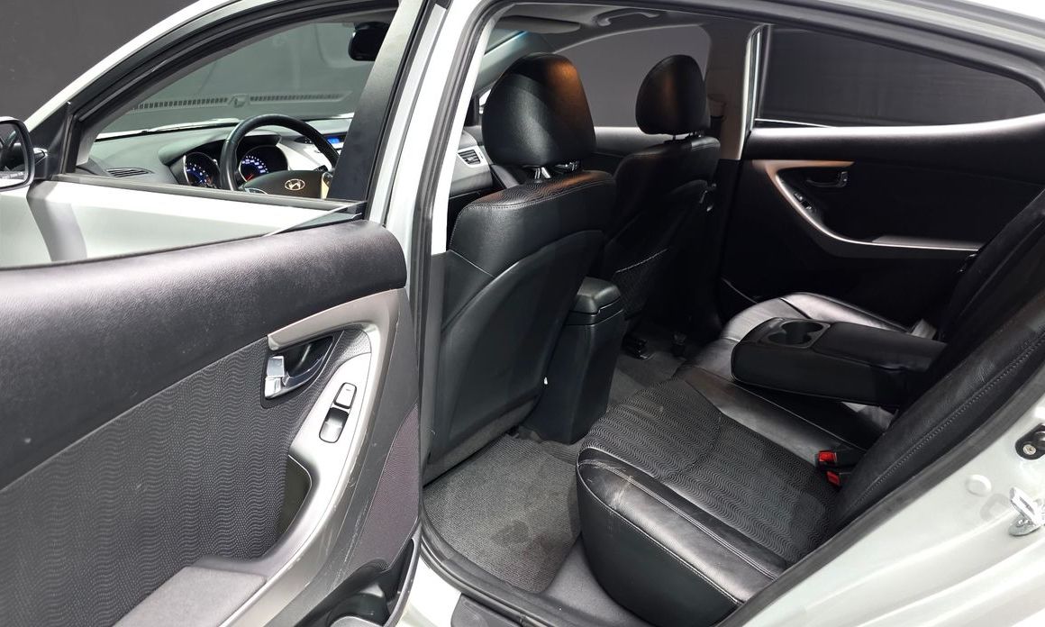 Hyundai AVANTE 2011