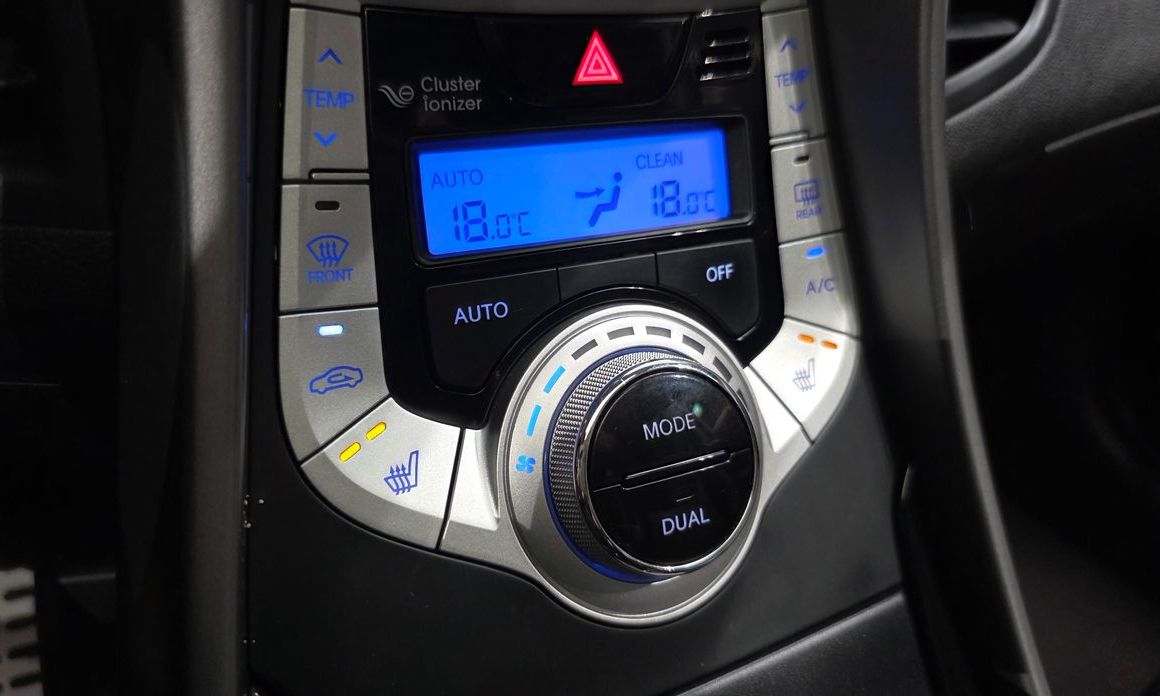 Hyundai AVANTE 2011