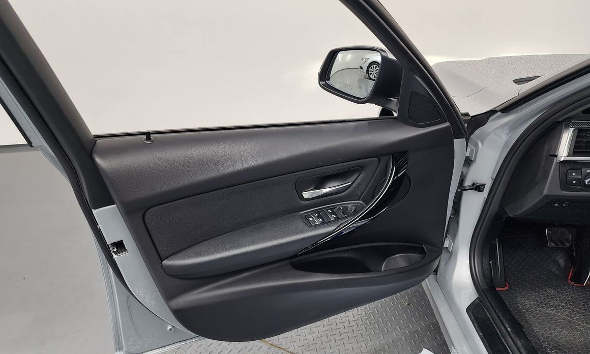 BMW 3-Series 2018