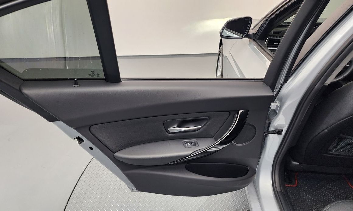 BMW 3-Series 2018