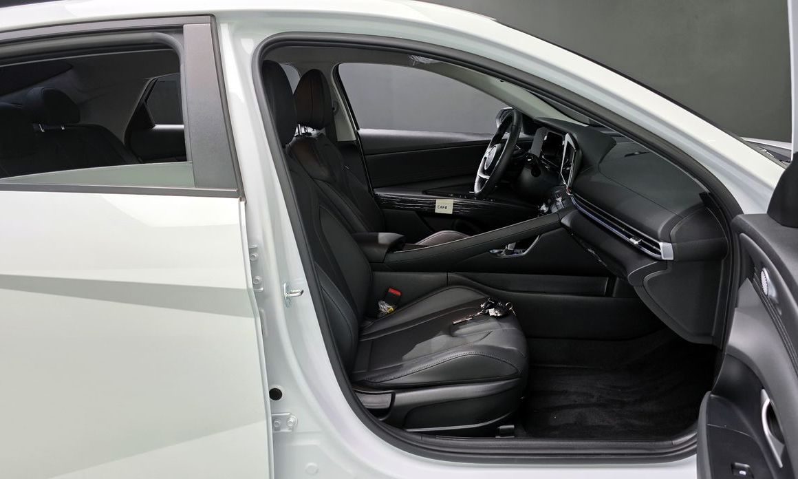 Hyundai AVANTE 2025