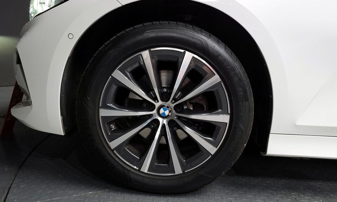 BMW 3-Series 2024