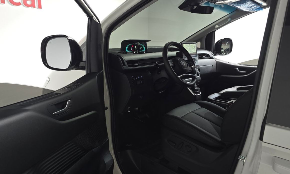 Hyundai Staria 2025