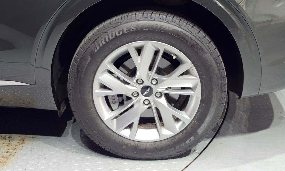 Genesis GV70 2025