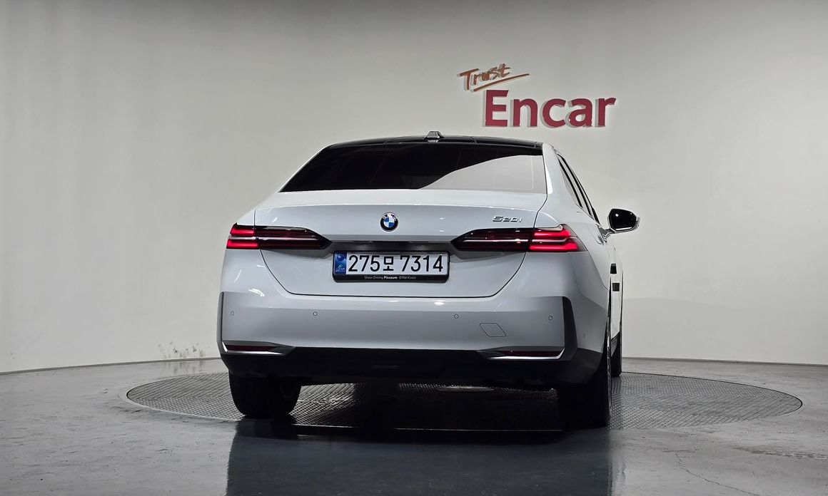 BMW 5-Series 2024