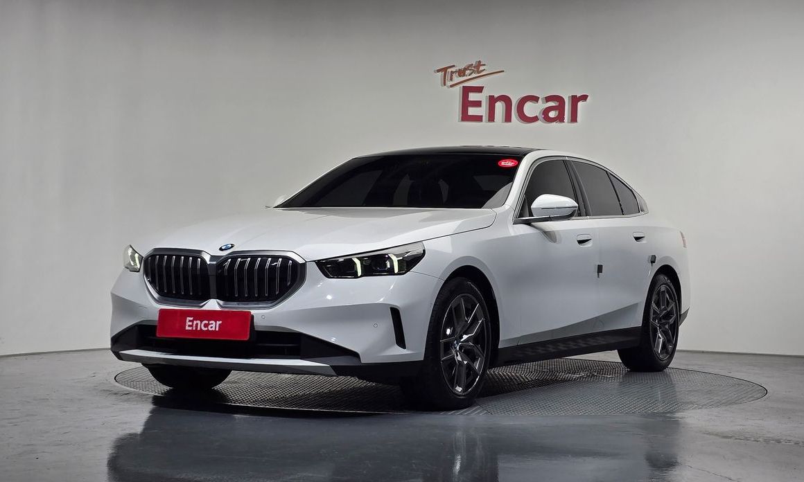 BMW 5-Series 2024