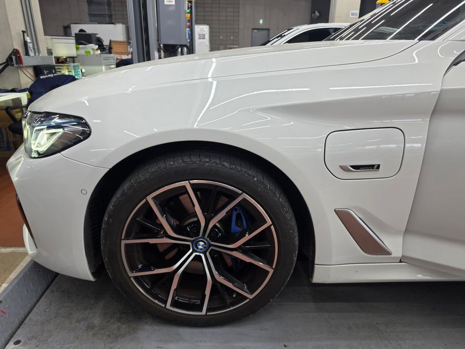 BMW 5-Series 2023