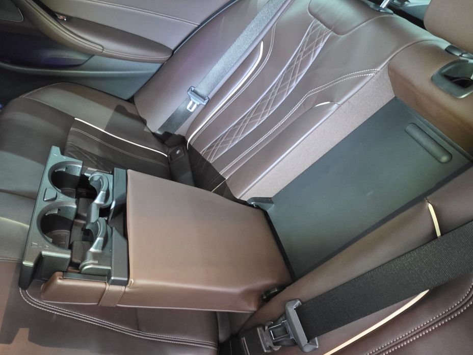 BMW 5-Series 2023