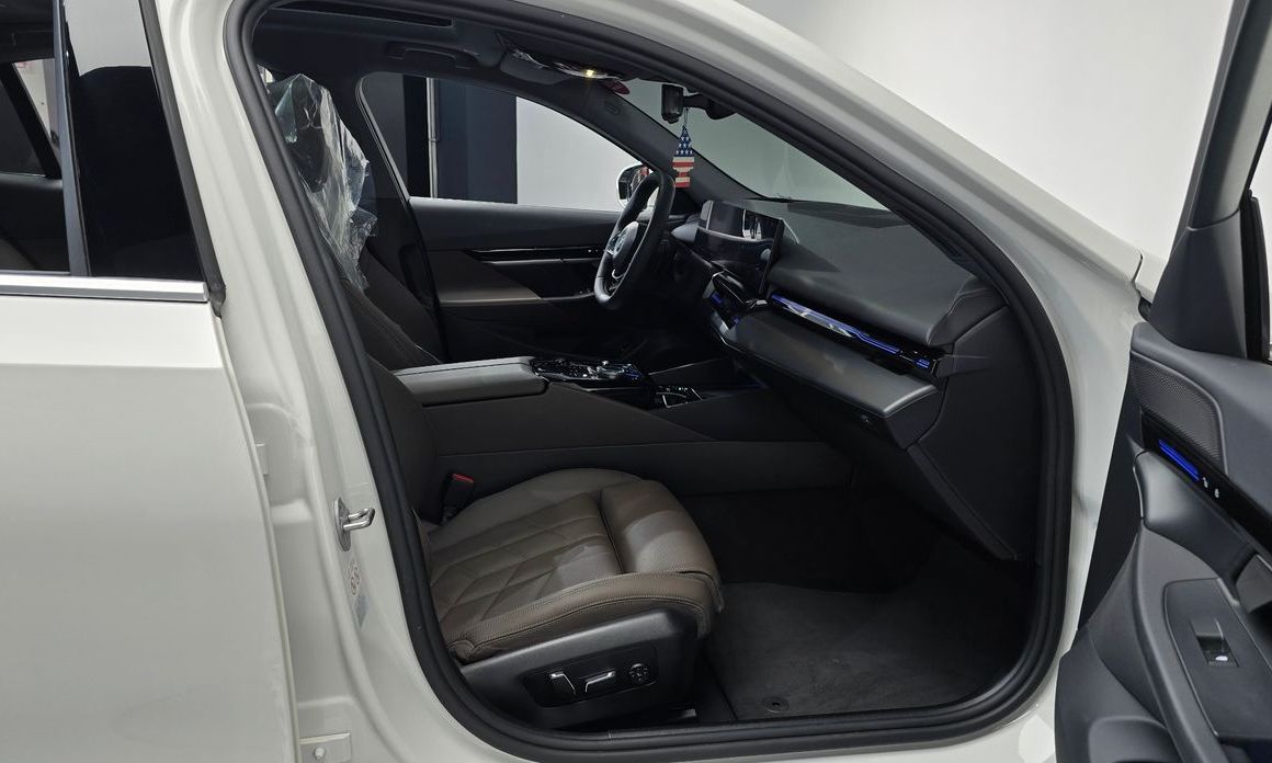 BMW 5-Series 2024