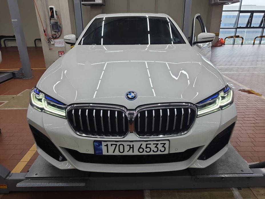 BMW 5-Series 2023