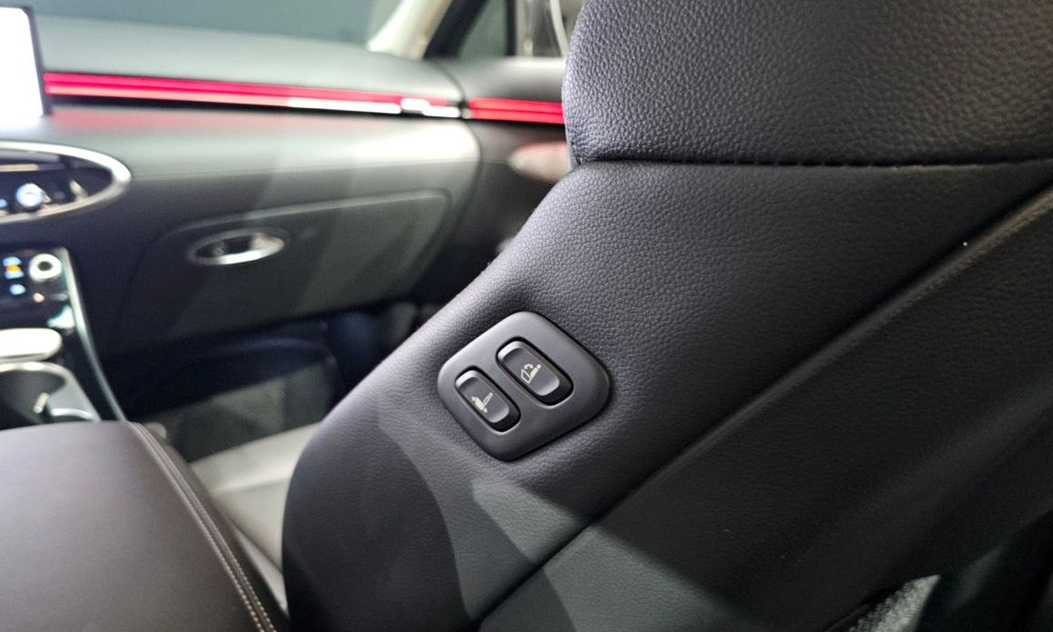 Genesis GV70 2025