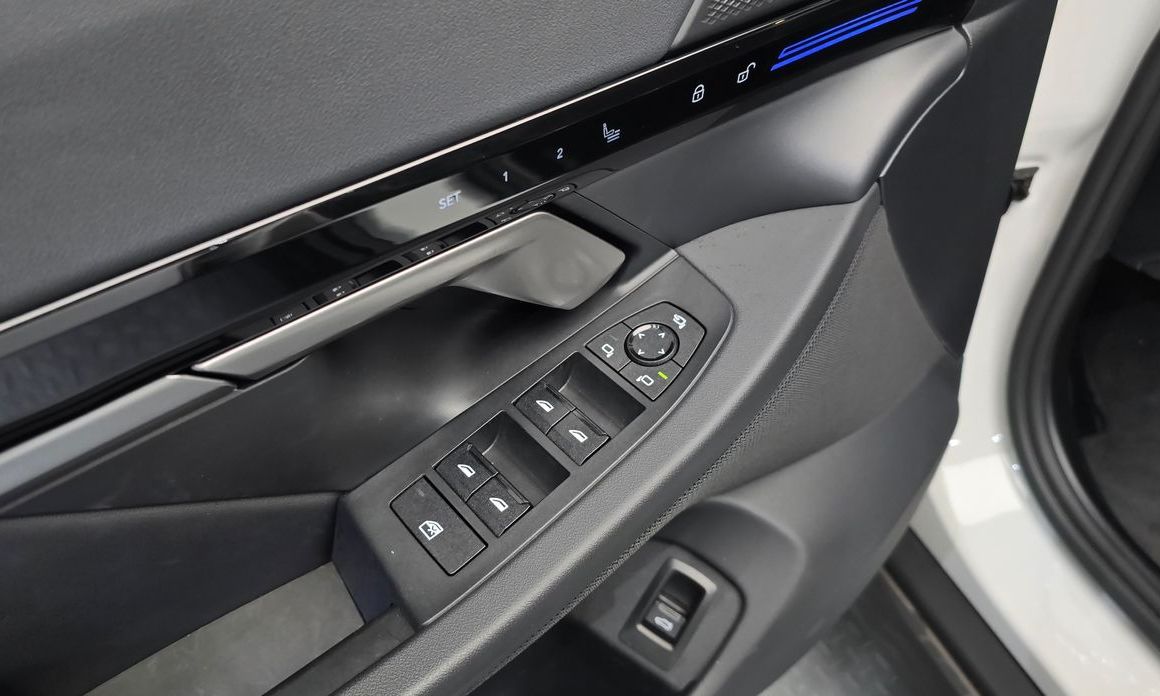 BMW 5-Series 2024