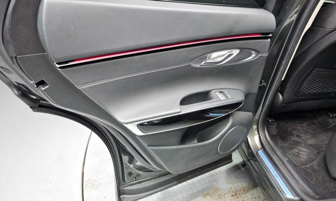 Genesis GV70 2025