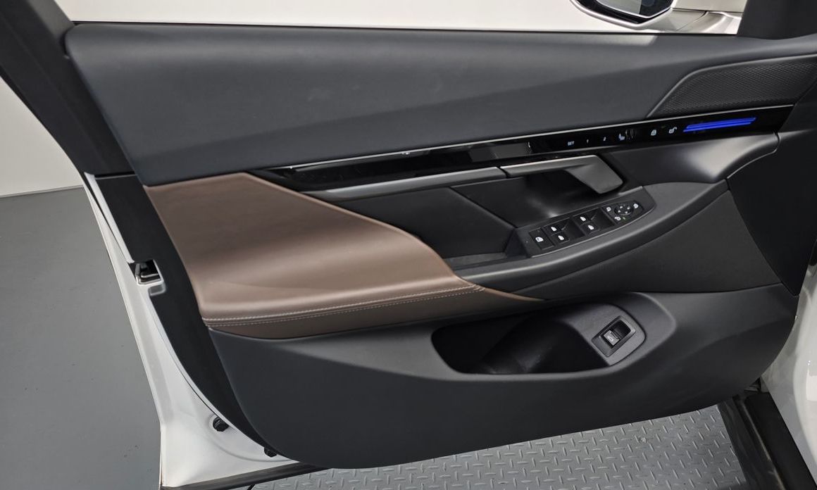 BMW 5-Series 2024