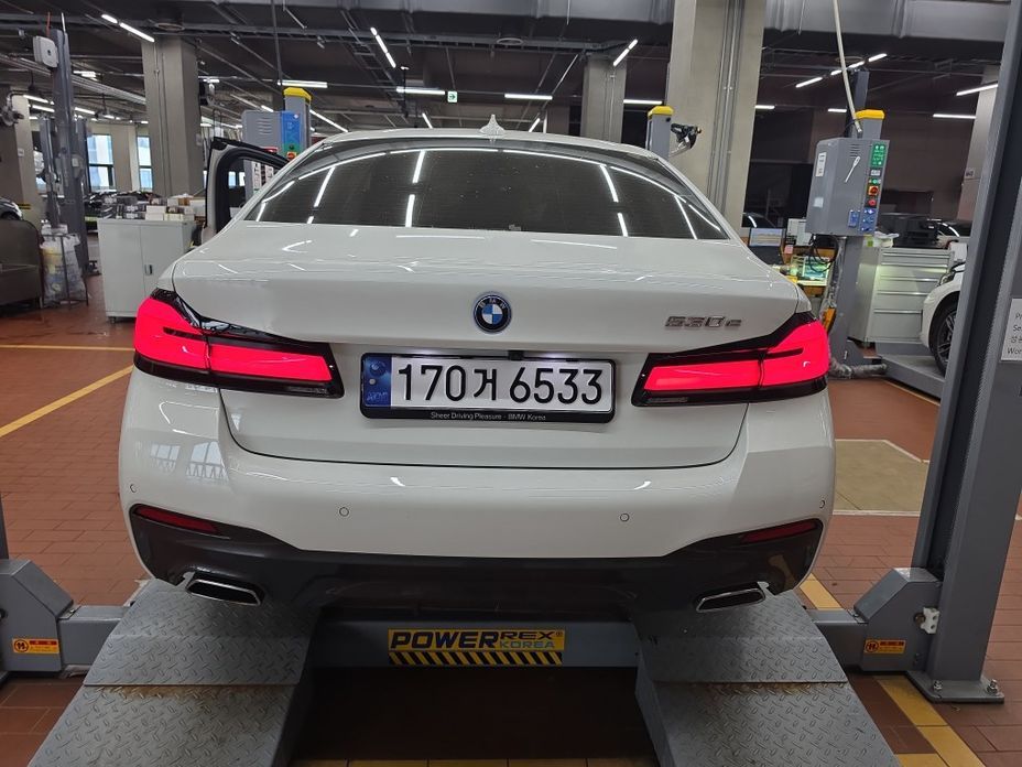 BMW 5-Series 2023