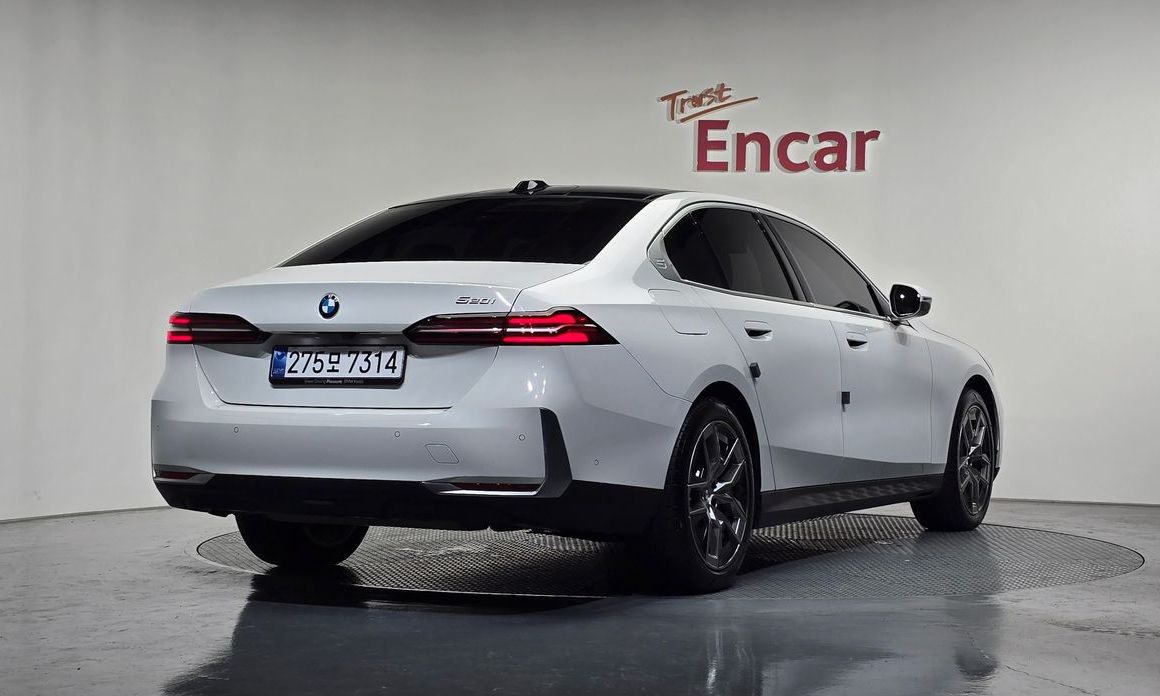 BMW 5-Series 2024