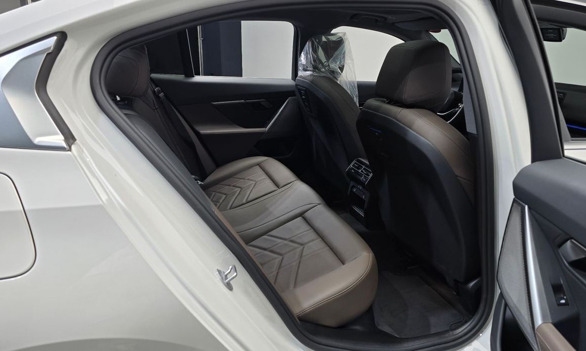 BMW 5-Series 2024