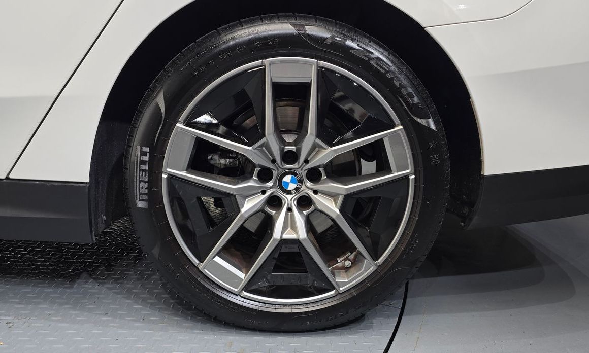 BMW 5-Series 2024