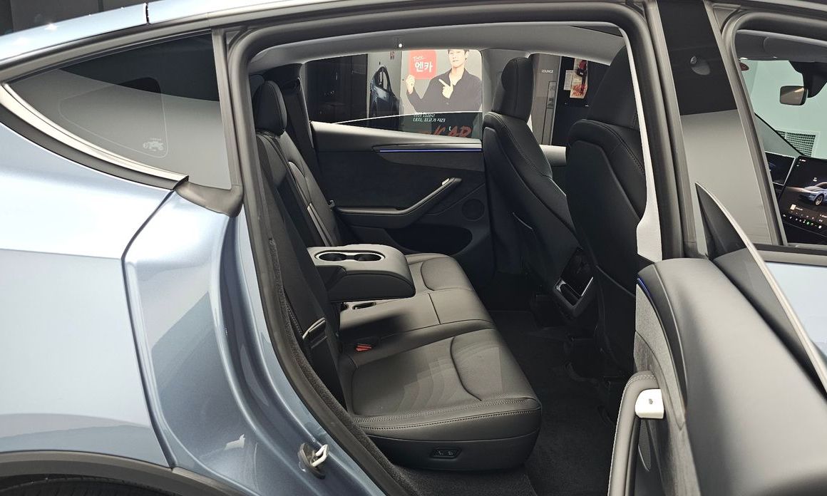 Tesla Model Y 2025