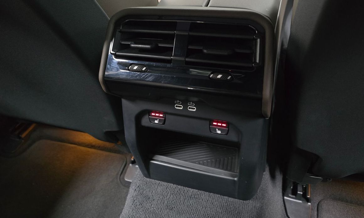 BMW 5-Series 2024