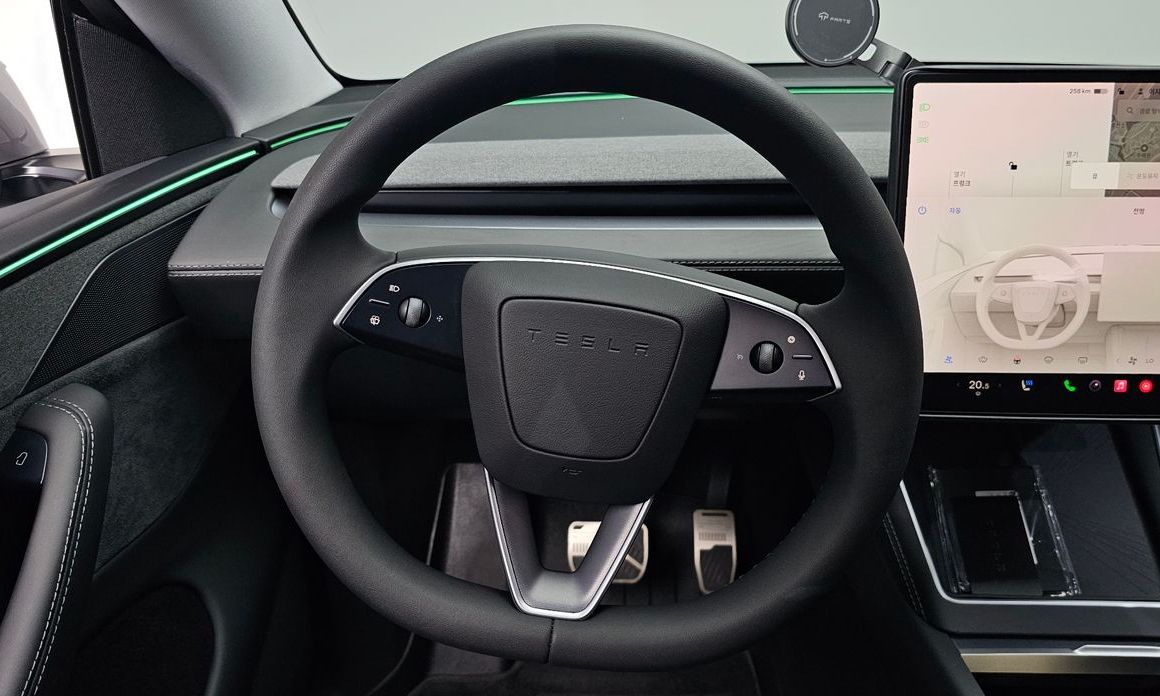 Tesla Model Y 2025