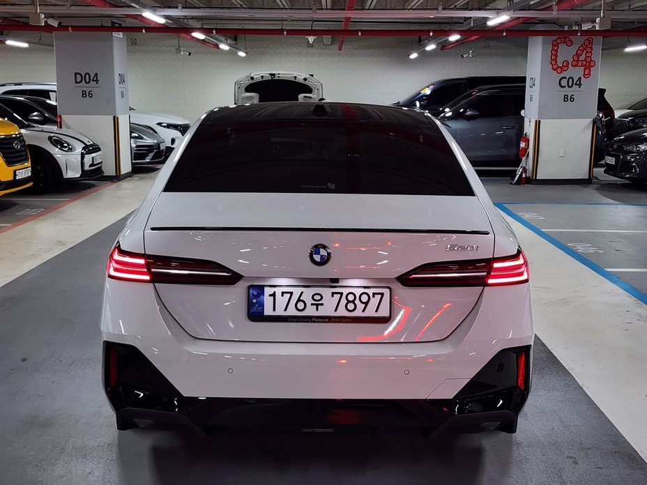 BMW 5-Series 2024
