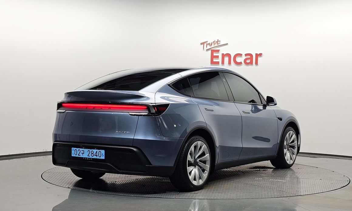 Tesla Model Y 2025