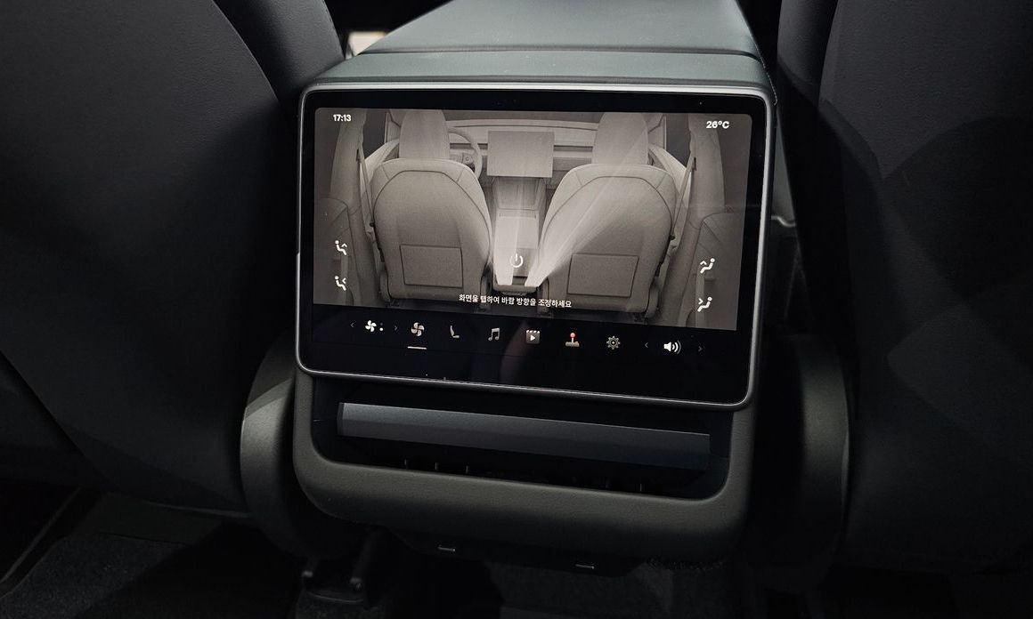 Tesla Model Y 2025