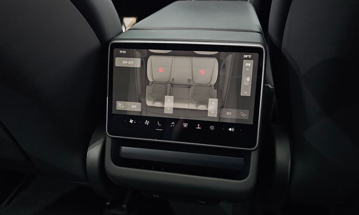 Tesla Model Y 2025