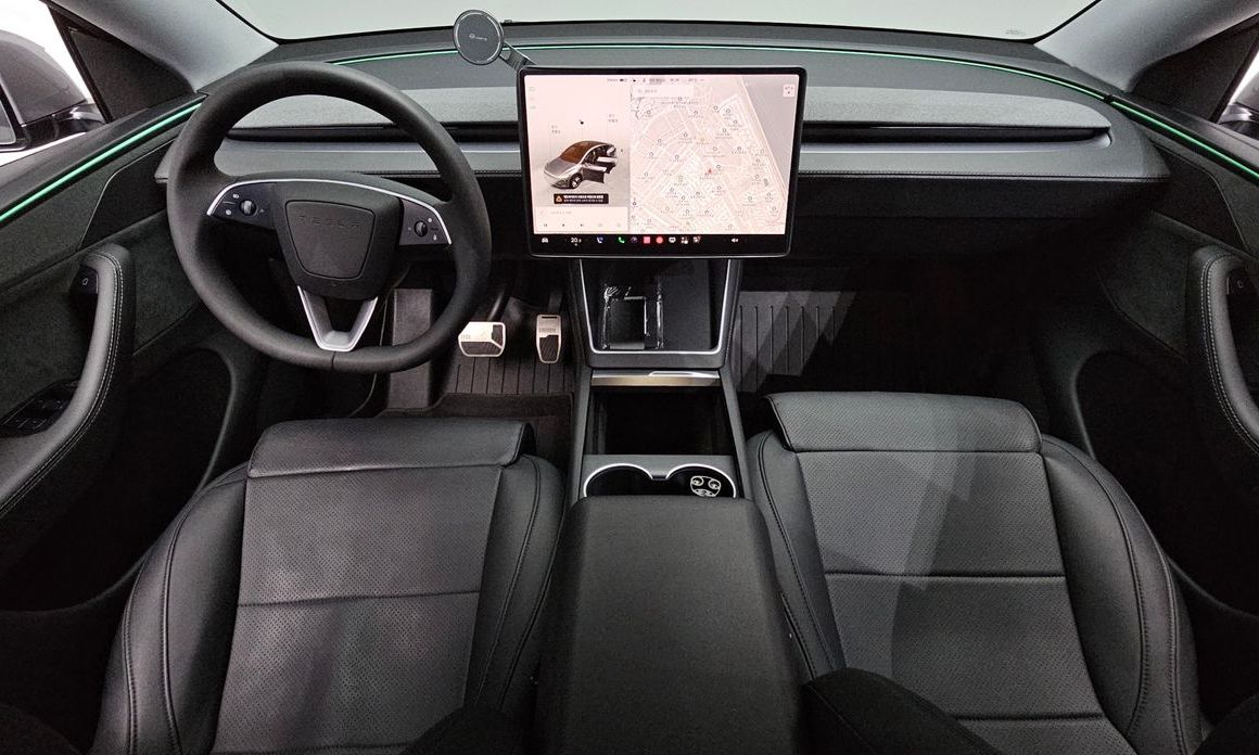 Tesla Model Y 2025