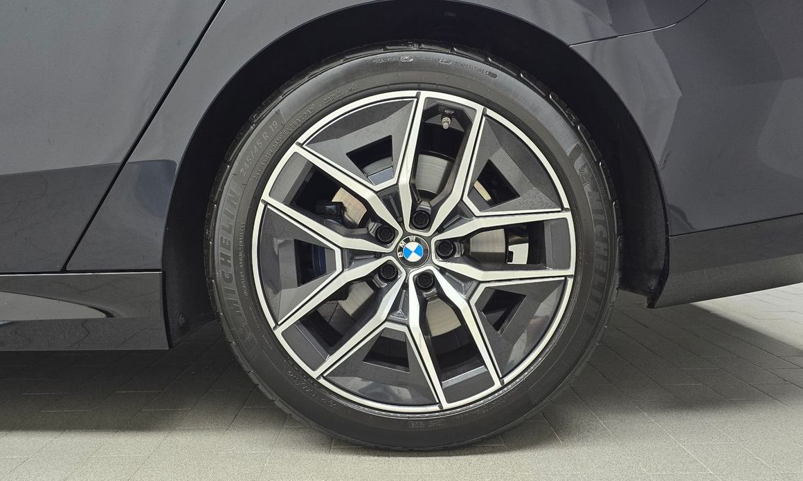 BMW 5-Series 2024