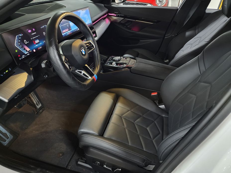 BMW 5-Series 2024