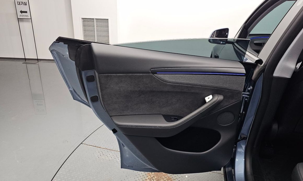Tesla Model Y 2025