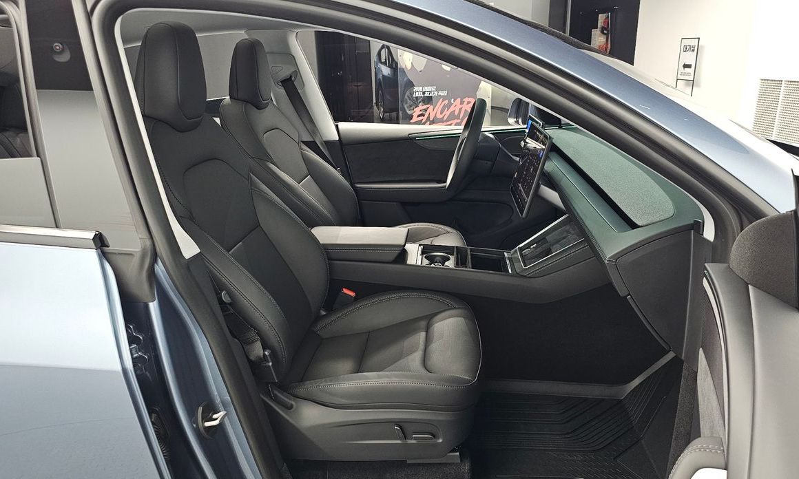 Tesla Model Y 2025