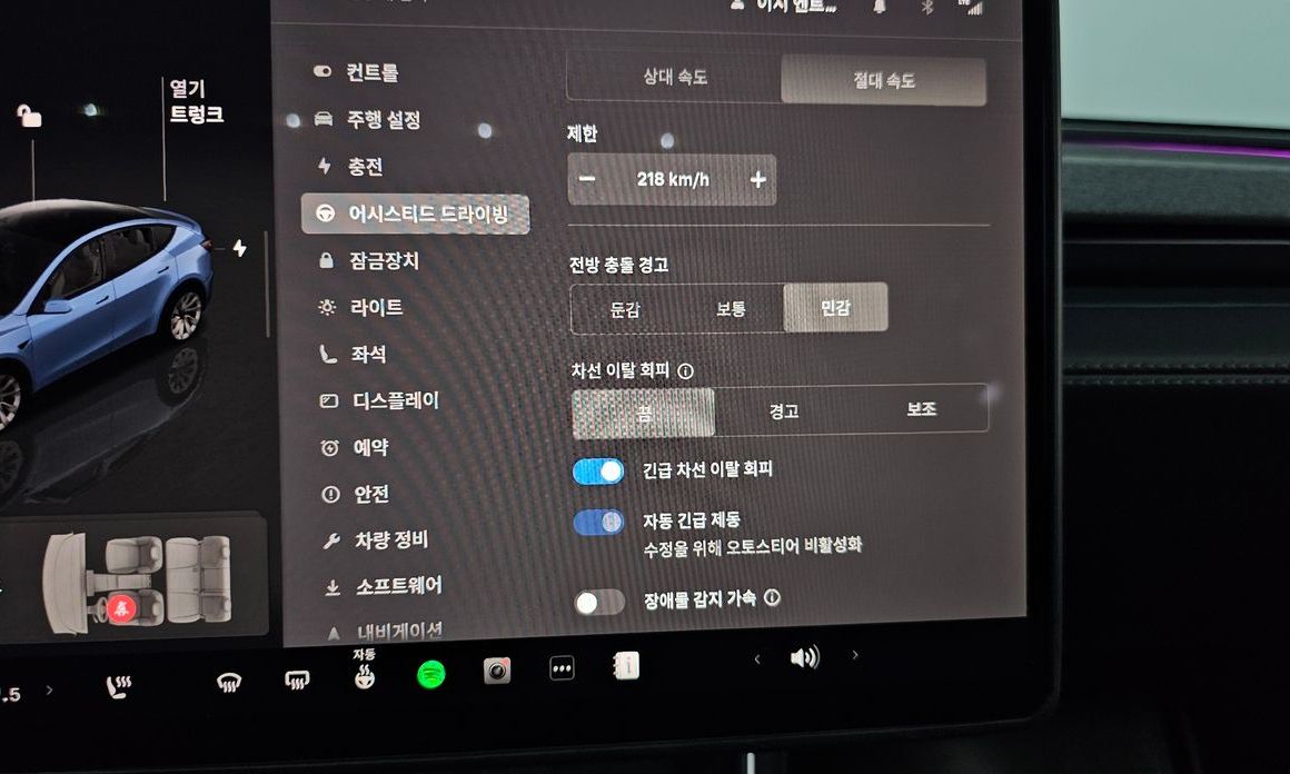Tesla Model Y 2025