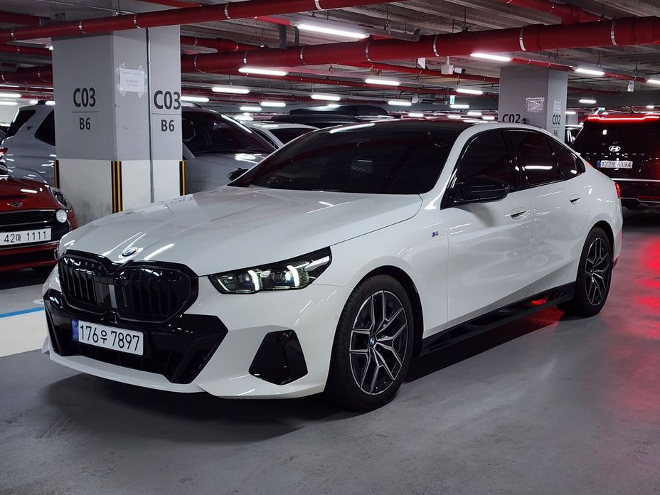 BMW 5-Series 2024