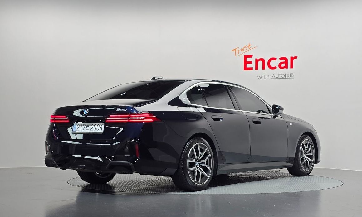 BMW 5-Series 2024