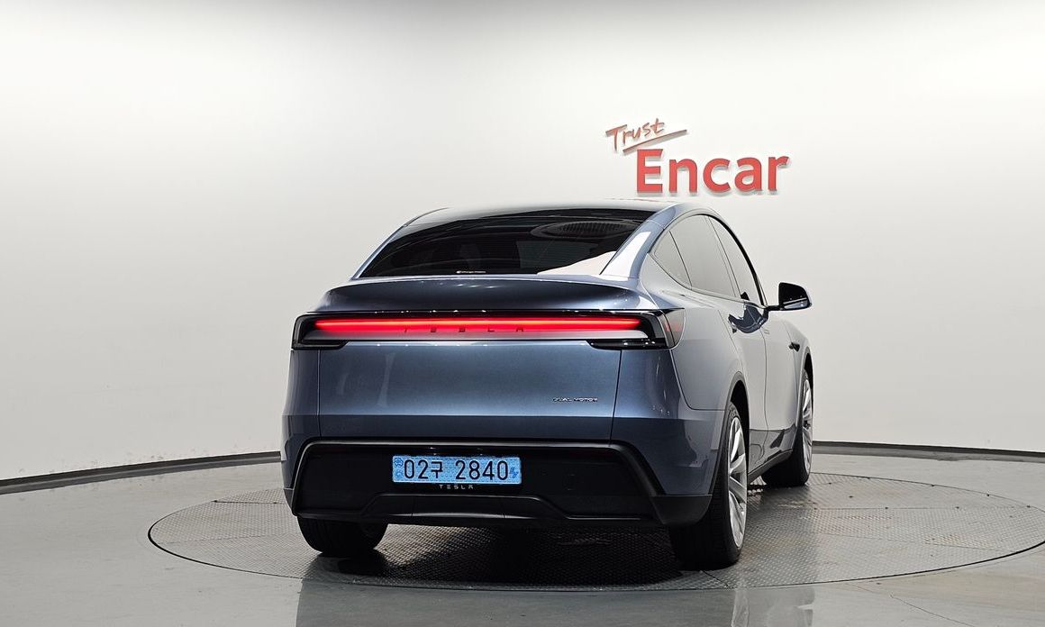 Tesla Model Y 2025