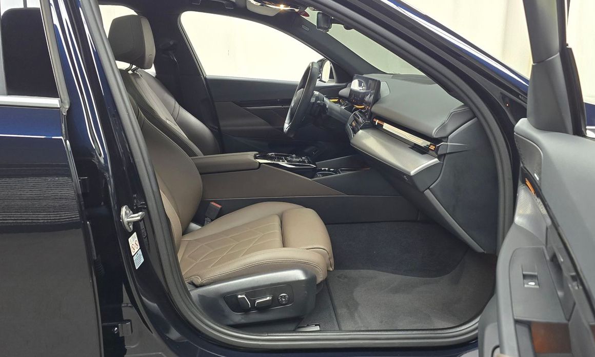 BMW 5-Series 2024