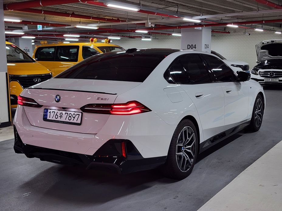 BMW 5-Series 2024