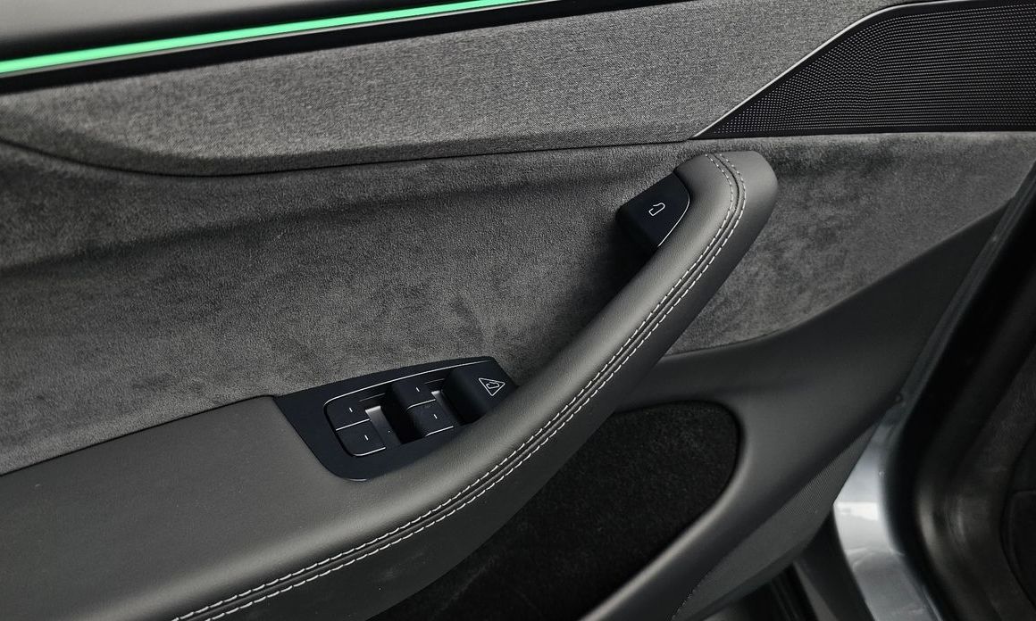 Tesla Model Y 2025